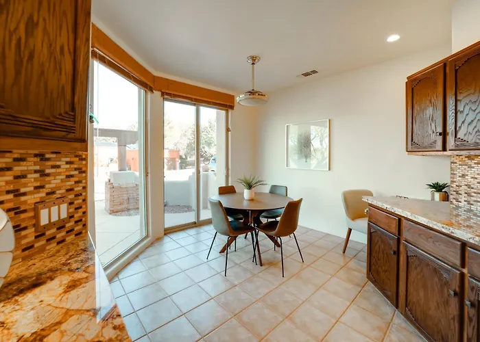 Red Rock Mtn View & Fire Pit: Home! Holiday home