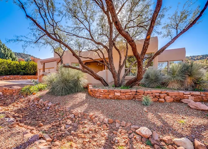 Red Rock Mtn View & Fire Pit: Home! Holiday home *